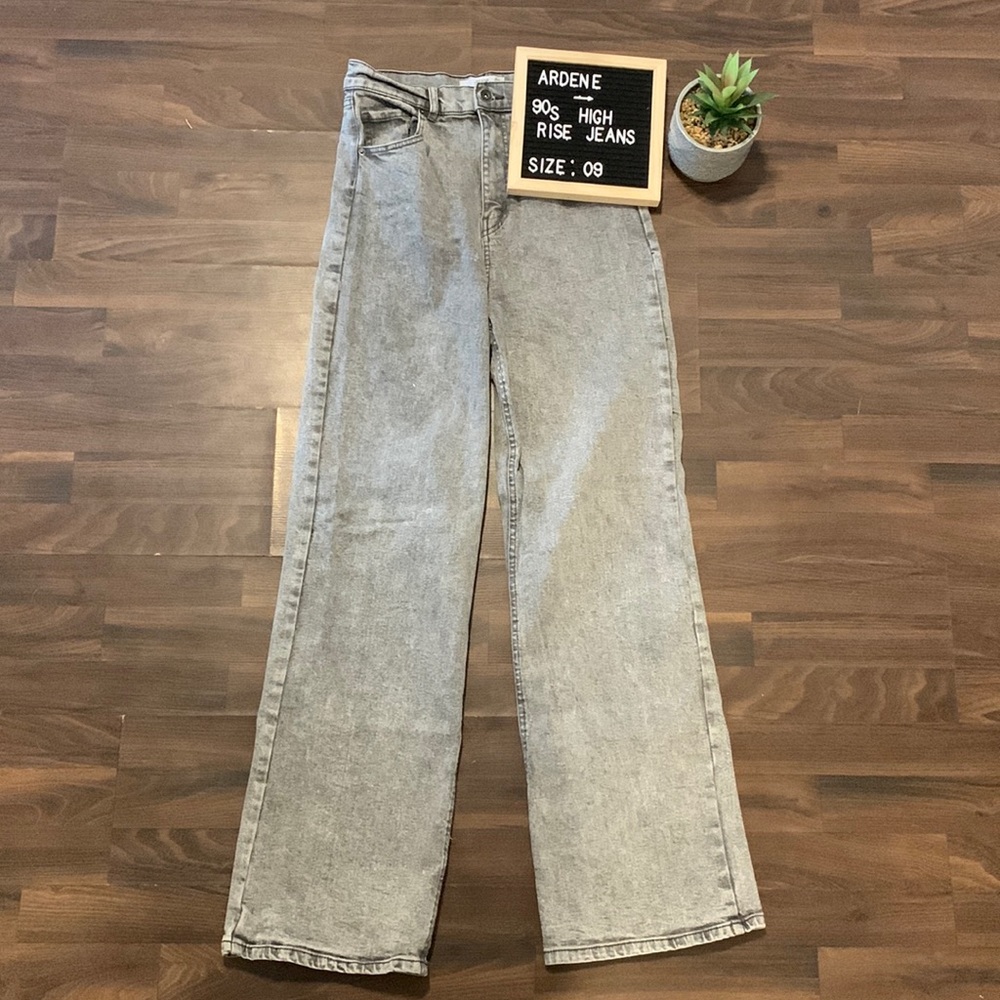 Ardene’s 90s High Rise Grey Jeans